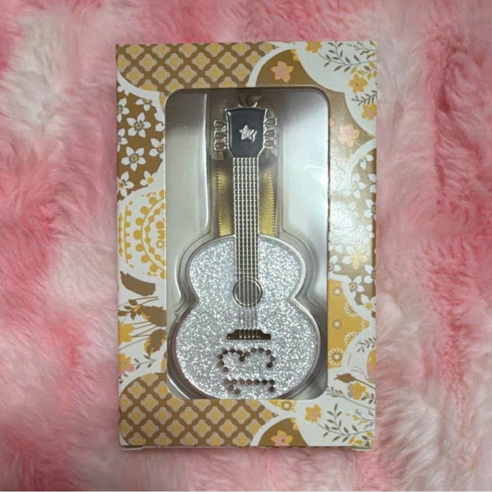 Taylor Swift - Fearless Guitar 2023 Christmas Tree Ornament